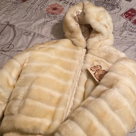 ablanche Jackets & Coats Off White Fur Coat Never Worn Poshmark